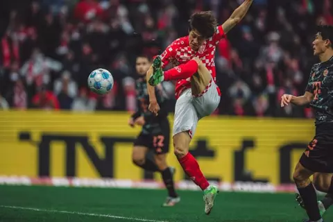 دوري المؤتمر الأوروبي.. ماينز يقلب الطاولة على فيورنتينا ويواصل العلامة الكاملة